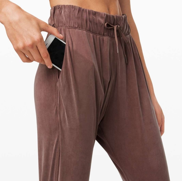 Lululemon Lost in Leisure Crop Jogger Antique Bark Plum Purple Mauve Pink Size 6 - Picture 5 of 13